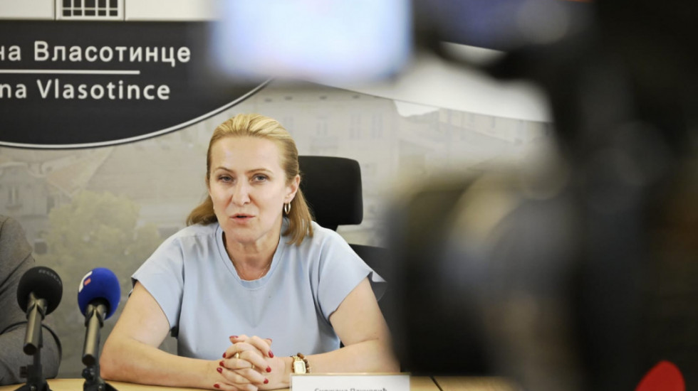 Paunović u Vlasotincu: Ministarstvo opredelilo 11 miliona dinara za izgradnju igrališta