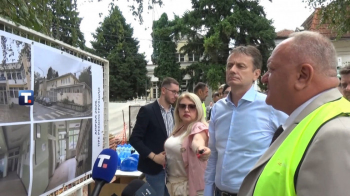 Glišić i Cvetanović obišli radove na objektu Dečjeg dispanzera u Leskovcu