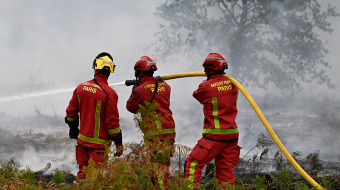 Vatra i dalje preti Bordou: Požar u Žirondi progutao 42.000 hektara, evakuisano 220.000 ljudi