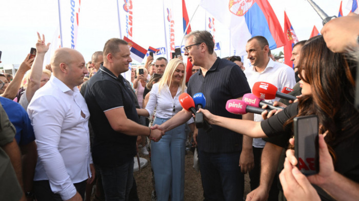 Predsednik Vučić u Banovom polju kod Bogatića: Važno je da završimo infrastrukturne radove u ovom delu Srbije