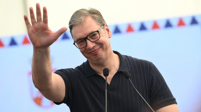 Predsednik Vučić u Banovom polju kod Bogatića: Važno je da završimo infrastrukturne radove u ovom delu Srbije
