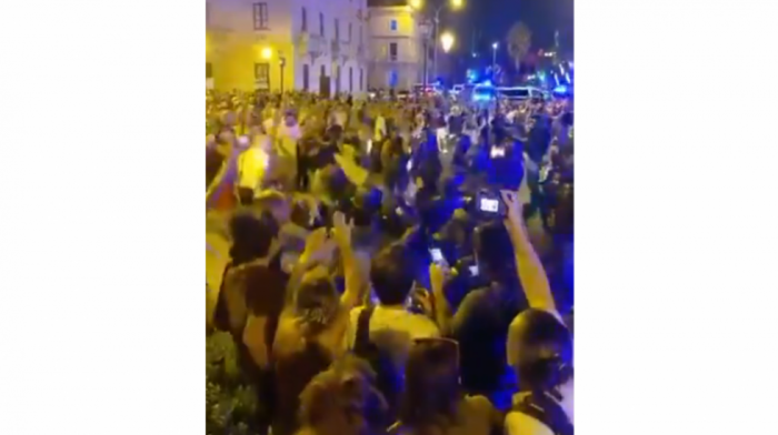 Brutalan odgovor policije demonstrantima na Palmi de Majorki: Gumeni meci i pendreci protiv okupljenih (VIDEO)