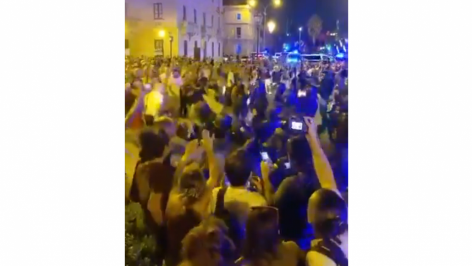 Brutalan odgovor policije demonstrantima na Palmi de Majorki: Gumeni meci i pendreci protiv okupljenih (VIDEO)