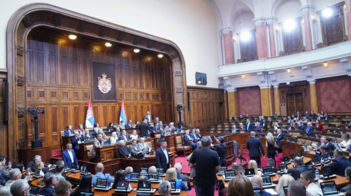 Vanredno zasedanje parlamenta: Poslanici raspravljaju o poverenju Vladi Srbije, Macut: "Sudiće nam građani"