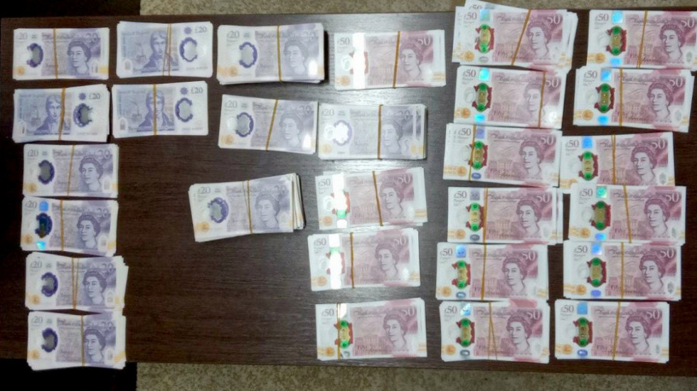 Na Vrškoj Čuki zaplenjeno više od 60.000 falsifikovanih funti, uhapšeno troje stranaca