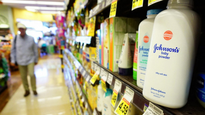 Johnson & Johnson plaća odštetu od 5,5 milijardi dolara zbog bebi pudera koji navodno izaziva rak jajnika