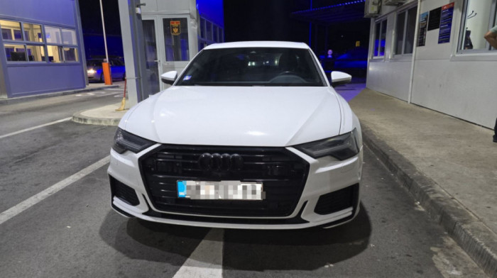 Srbin zaustavljen na granici Crne Gore i BiH: Vozio "audi A6" koji traži Interpol Srbije (FOTO)