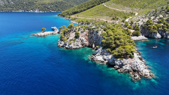 Grčko ostrvo koje je pobedilo holivudsku slavu i ostalo prava oaza mira, rajskih plaža i zelenila