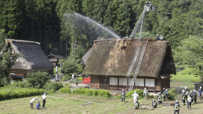 Požar zahvatio UNESCO biser Japana: Gorela čuvena kuća stara vekovima