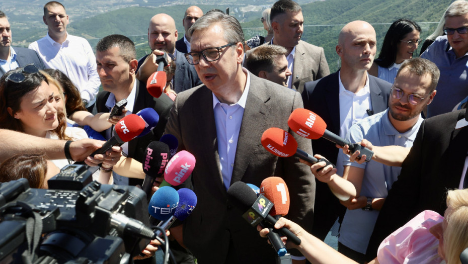 Vučić: Svakog dana po istraživanjima pada rejting blokaderima dok SNS napreduje
