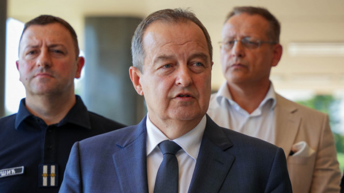 Dačić: Broj žarišta u Deliblatskoj peščari sveden sa 64 na tri, najvažnije da nema žrtava