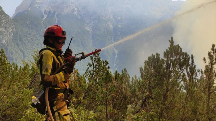 Požar kod Kranjske Gore ponovo se razbuktao: Vatra se širi podzemno, gašenje iz vazduha