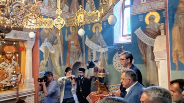 Vučić posetio manastir Rmanj: Ne postoje Srbijanci, bosanski ili hrvatski Srbi, mi smo svi Srbi
