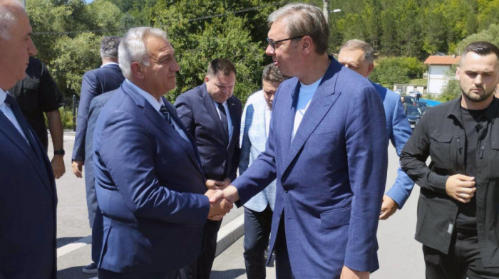 "Najvažnije je da sačuvamo narod i da ljudi imaju posao": Vučić se posle posete svetinji oglasio na Instagramu