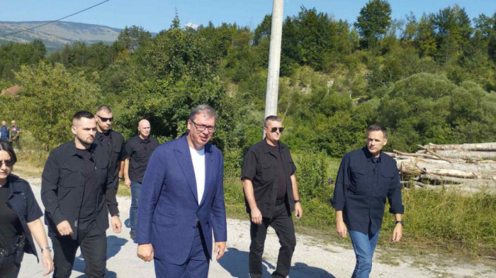 Vučić sa Dodikom stigao u Drvar, obilaze pogon fabrike Jumko