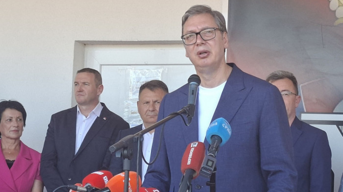 Vučić u Drvaru: U narednih 15 dana dodatnih 140.000 evra za Jumko