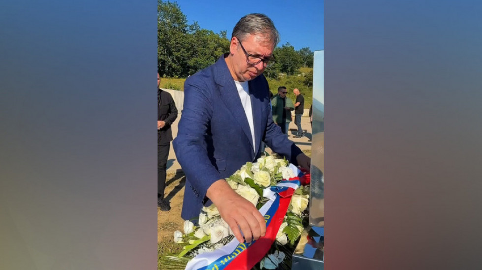 Vučić na Petrovačkoj cesti: Obaveza da stradali nikada ne budu zaboravljeni (VIDEO)