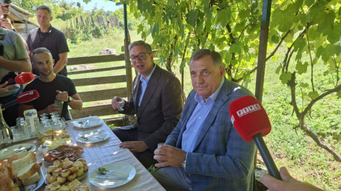 Vučić u Novom Selu kod Kupresa obećao pomoć u rešavanju problema vodosnabdevanja