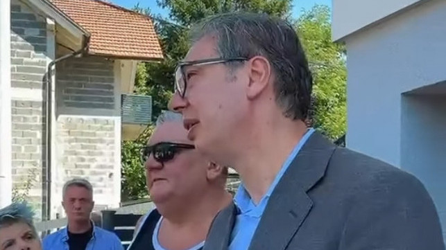 Vučić obišao porodičnu kuću u Čipuljiću: Prisetio sam se detinjstva (VIDEO)