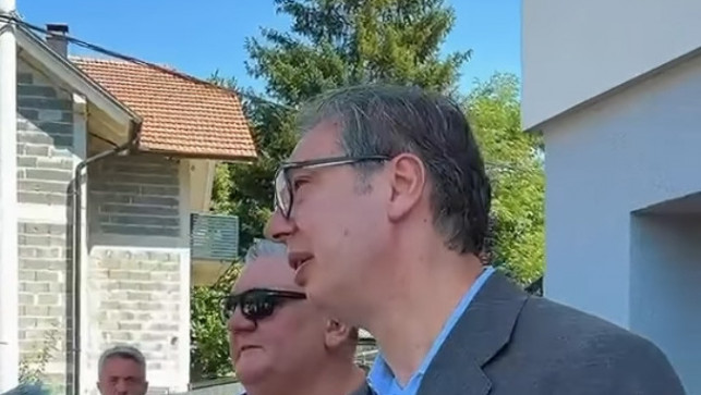 Vučić obišao porodičnu kuću u Čipuljiću: Prisetio sam se detinjstva (VIDEO)