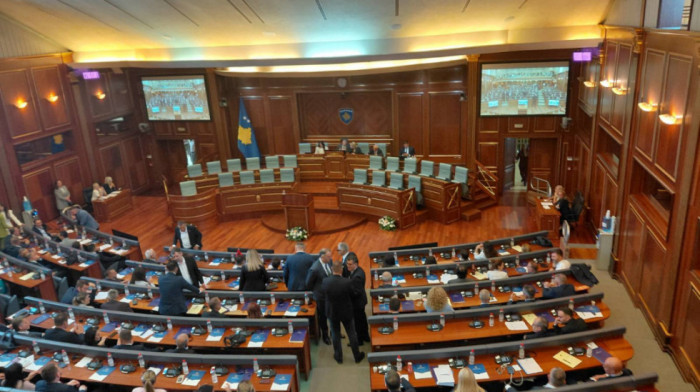 Poslanici DPK i Alijanse došli u kosovsku skupštinu, tražili nastavak konstitutivne sednice
