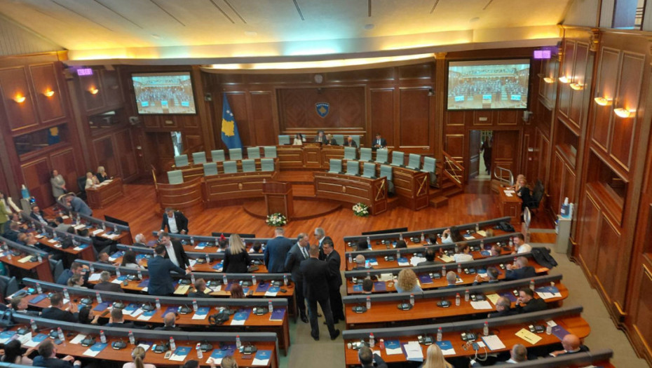 Poslanici DPK i Alijanse došli u kosovsku skupštinu, tražili nastavak konstitutivne sednice