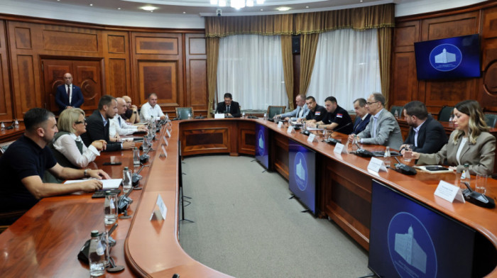 Operativni tim razmatrao situaciju zbog visokih temperatura: U fokusu požari i vodostaj Dunava, najavljene nove mere