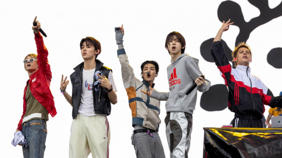 "Spustite telefone i uživajte u muzici": K-pop grupa Cortis izazvala rasprave na internetu zbog zahteva na koncertu