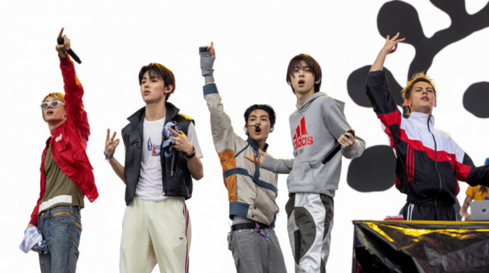 "Spustite telefone i uživajte u muzici": K-pop grupa Cortis izazvala rasprave na internetu zbog zahteva na koncertu