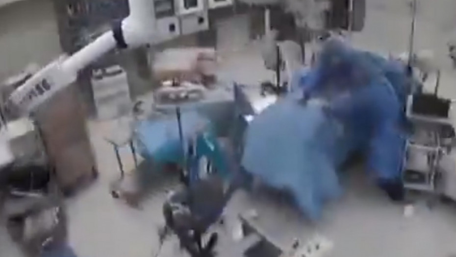 Herojstvo u senci katastrofe: Hirurzi telima branili pacijenta tokom zemljotresa od 7,1 Rihtera (VIDEO)