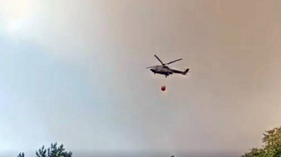 Vojska Srbije angažovala helikopter Mi-17 u gašenju požara u Deliblatskoj peščari