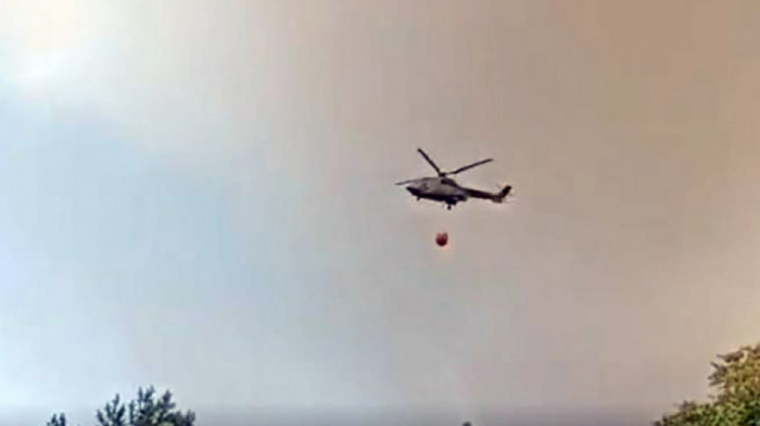 Vojska Srbije angažovala helikopter Mi-17 u gašenju požara u Deliblatskoj peščari
