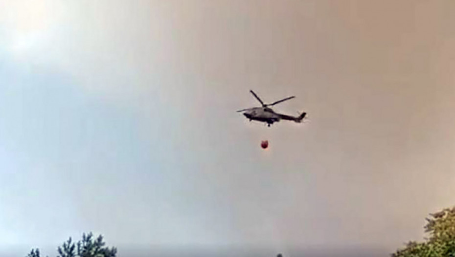 Vojska Srbije angažovala helikopter Mi-17 u gašenju požara u Deliblatskoj peščari
