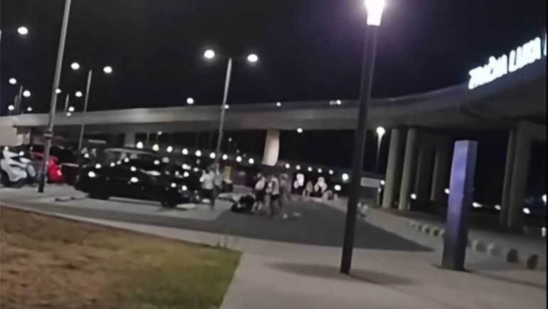 Sukob navijača Dinama i Hajduka na zagrebačkom aerodromu: Snimak tuče osvanuo na mrežama (VIDEO)