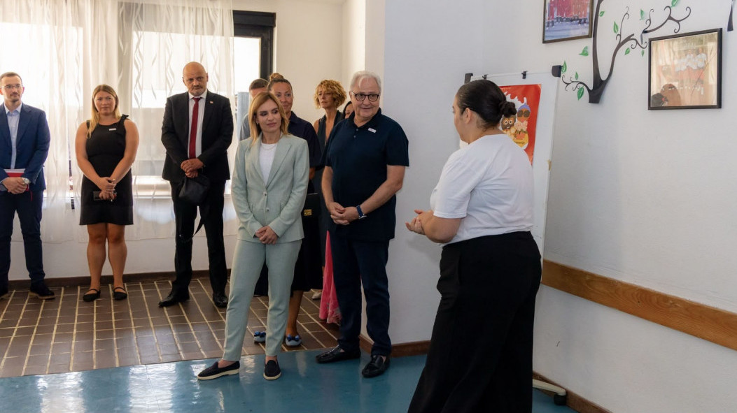 Đurđević Stamenkovski posetila decu iz socijalno ugroženih porodica koja borave u Baošićima