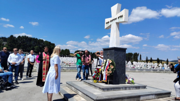 Na Srpskom vojničkom groblju Novi Zejtinlik u Sokolcu služen parastos, položeni venci