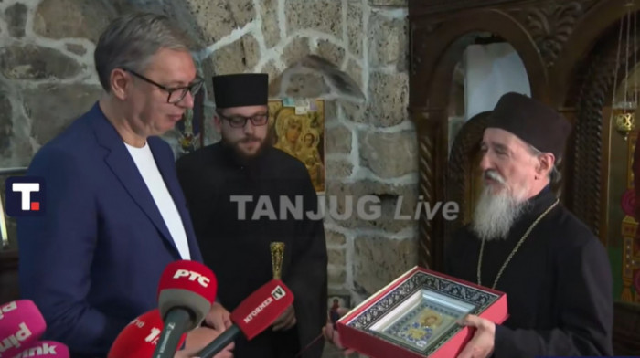 Predsednik Vučić nastavlja obilazak jugozapadne Srbije: U manastiru Dubnica sa episkopom Atanasijem