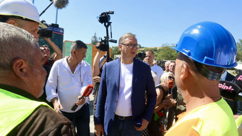 Vučić: Kod dela ljudi u domaćoj politici opsesivna potreba da budu protiv Srba
