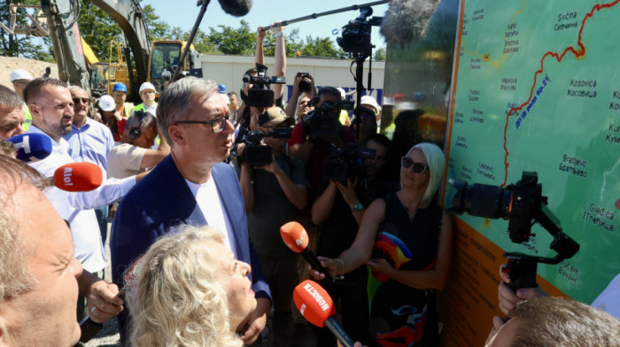 Predsednik Vučić nastavlja obilazak jugozapadne Srbije: "Vrednost puta Kaona-Luke od 23,5 kilometara 17 miliona evra"