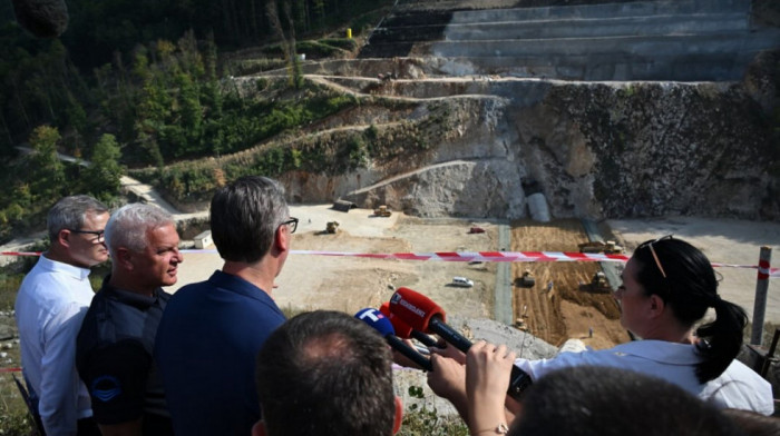Vučić u Arilju: Za glavnu ulicu odobreno 155 miliona dinara, biće rekonstruisana i škola