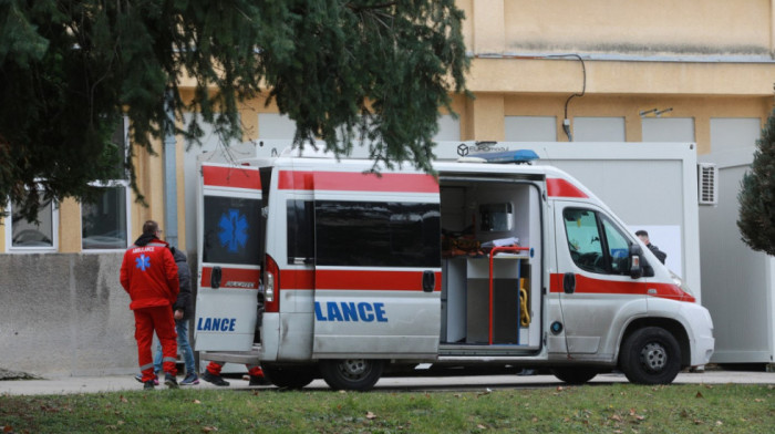 U saobraćajnoj nezgodi na Savskom vencu teško povređena tri muškarca