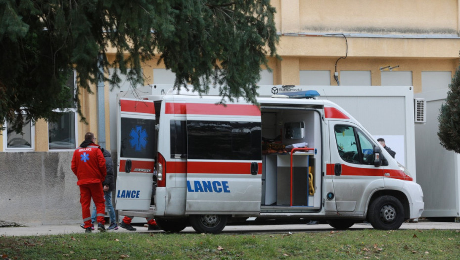 U saobraćajnoj nezgodi na Savskom vencu teško povređena tri muškarca