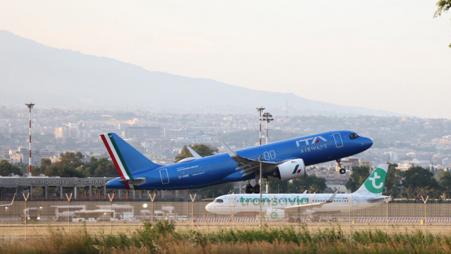 Vulkan Etna ponovo izbacio pepeo, obustavljeni letovi na aerodromu u Kataniji