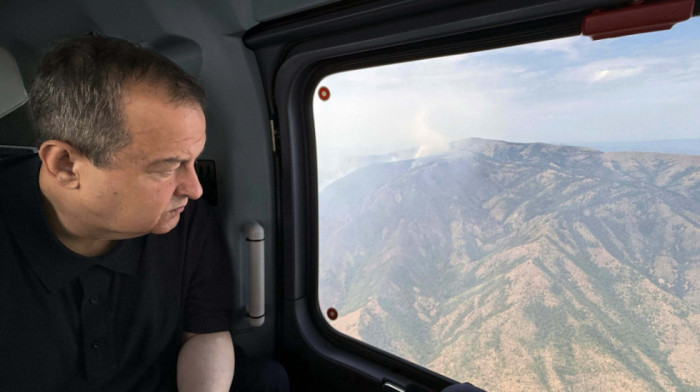 Dačić obišao požar na Stolovima: Situacija stabilna, nisu ugroženi ljudski životi ni kuće (VIDEO, FOTO)