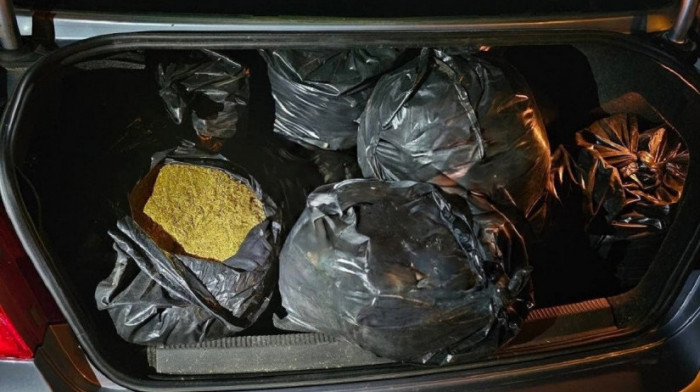 Velika zaplena kod Paraćina: U automobilu pronađeno 140 kilograma duvana (FOTO)