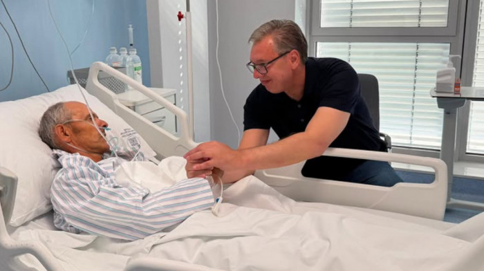 Vučić posetio Raškovića: Rekao sam mu da ga cela Srbija beskrajno voli