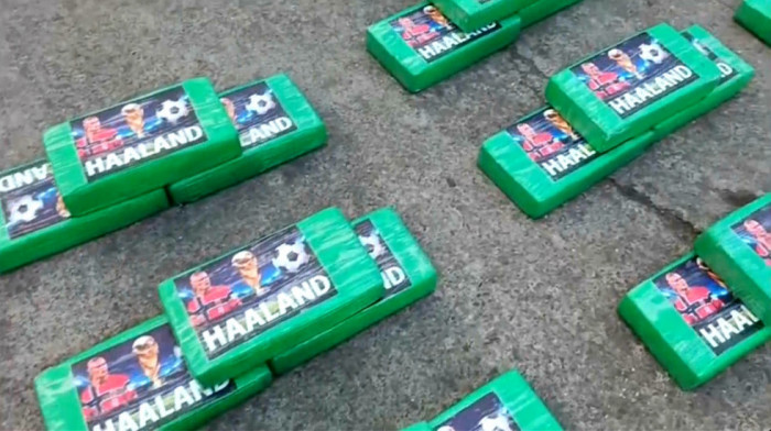 Fudbalska zvezda Erling Haland završio "na kokainu": Njegov lik osvanuo na pola tone droge zaplenjene u Ekvadoru (FOTO)