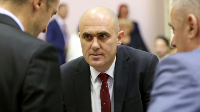 Hrvatski poslanik Dabro pozvao na policijsko prebijanje i ubijanje ilegalnih migranata