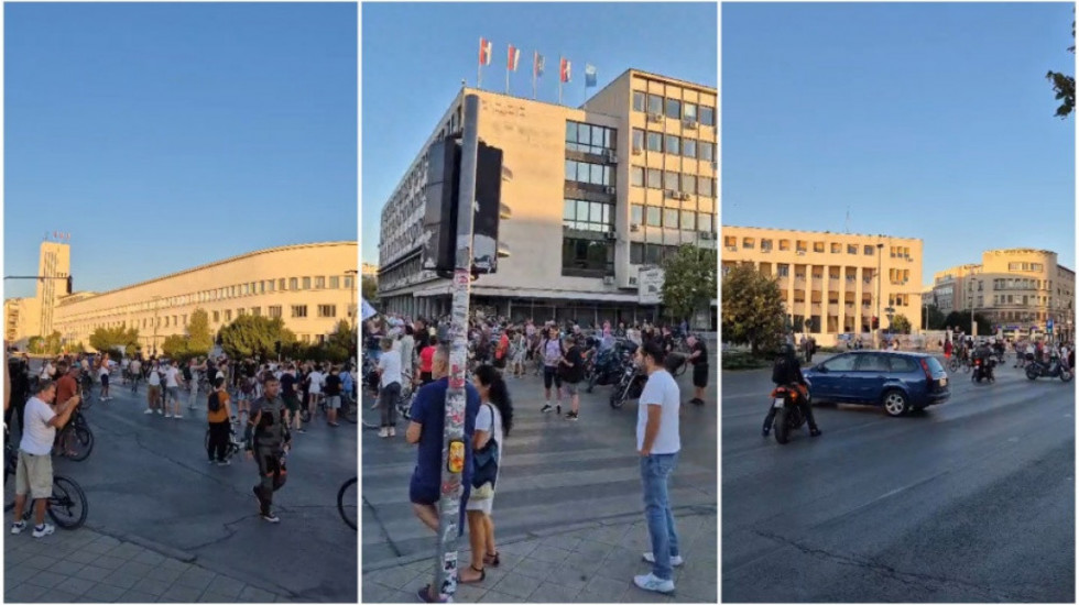 Protest u Novom Sadu povodom godinu dana od incidenta ispred prostorija Srpske napredne stranke (VIDEO)
