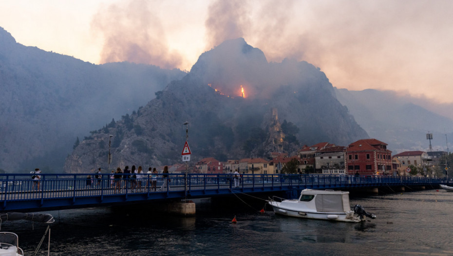 Među sedam teže povređenih u požaru u Omišu i jedna maloletnica, deo pacijenata na respiratoru